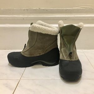 Sorel zip-up snow boots